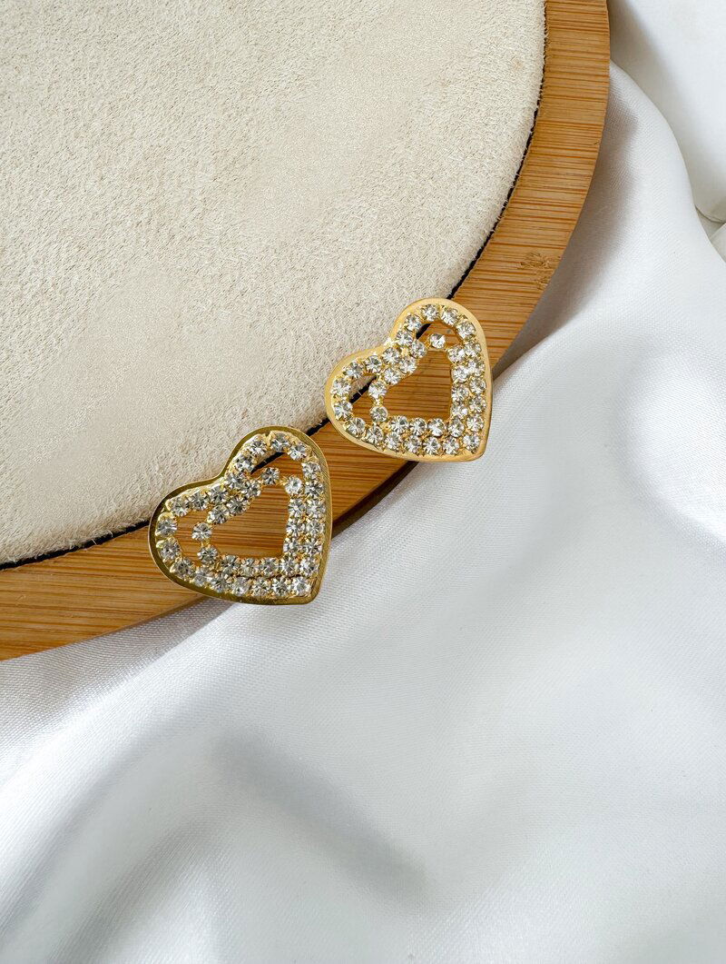 Brinco Folheado a Ouro 18k e Prata Coração com Micro Zircônias