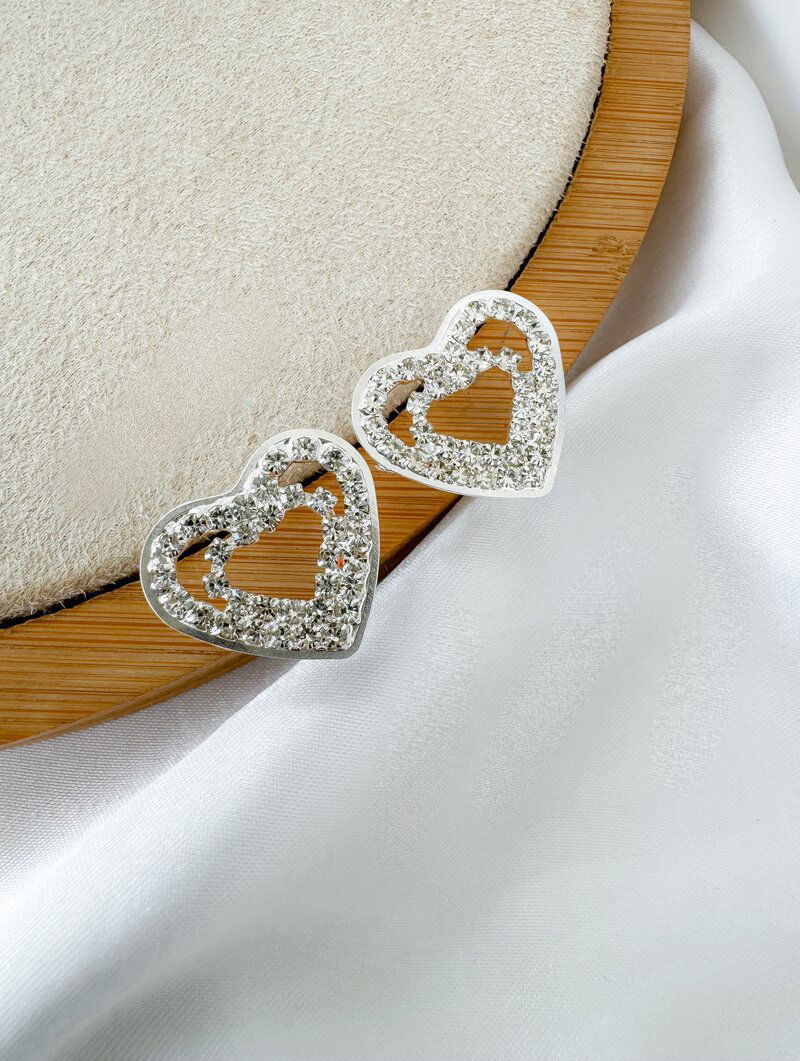 Brinco Folheado a Ouro 18k e Prata Coração com Micro Zircônias