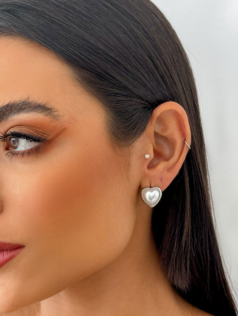 Brinco Folheado a Ouro 18k e Prata Coração com Pérola