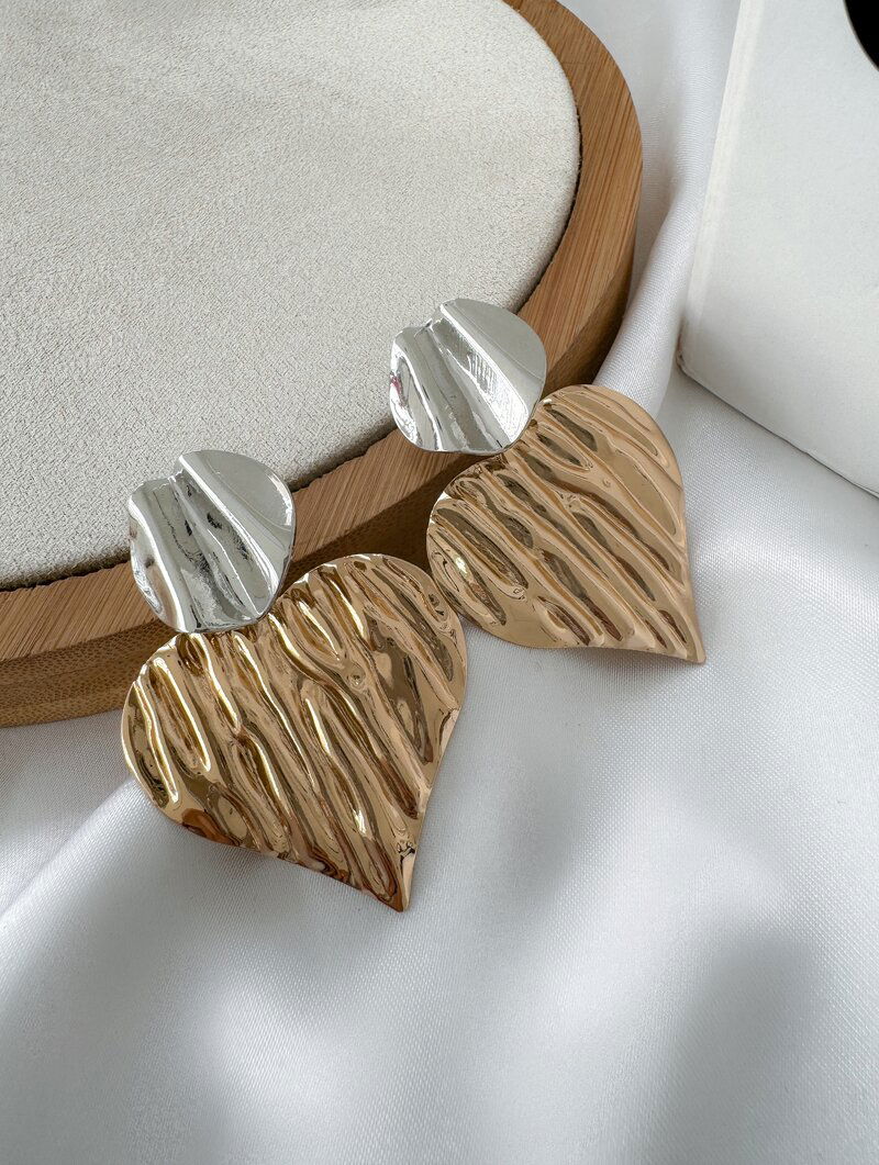 Brinco Folheado a Ouro 18k e Prata Coração com Ponteira Botton Liso