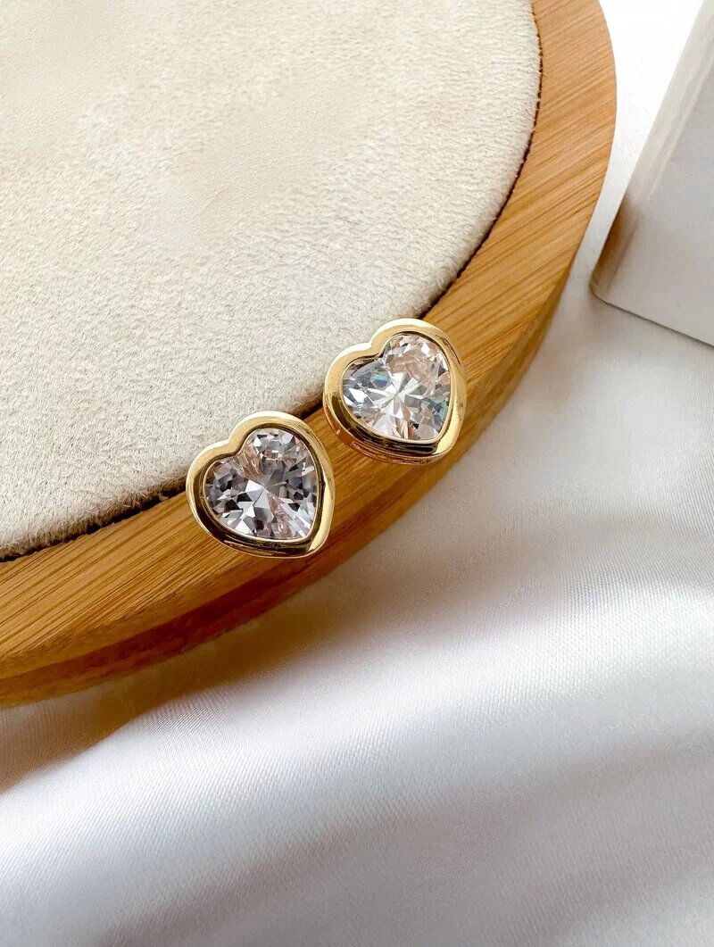 Brinco Folheado a Ouro 18k e Prata Coração com Zircônia