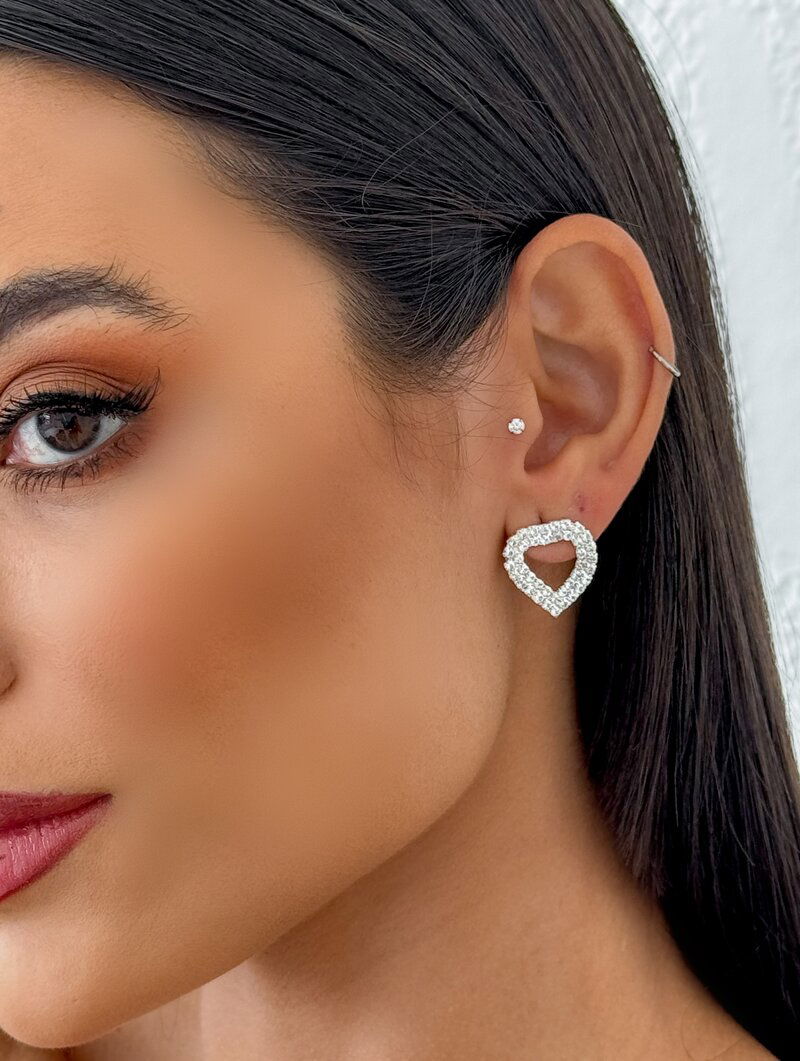 Brinco Folheado a Ouro 18k e Prata Coração Cravejado
