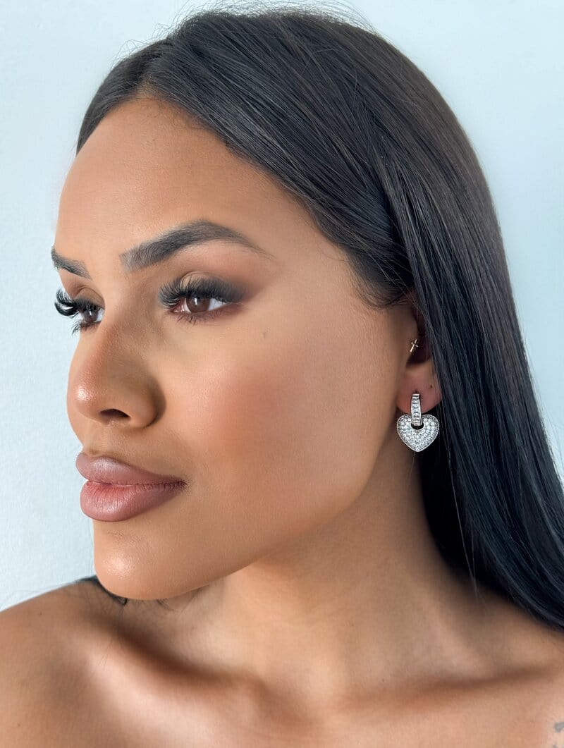 Brinco Folheado a Ouro 18k e Prata Coração Cravejado com Argola de Navetes