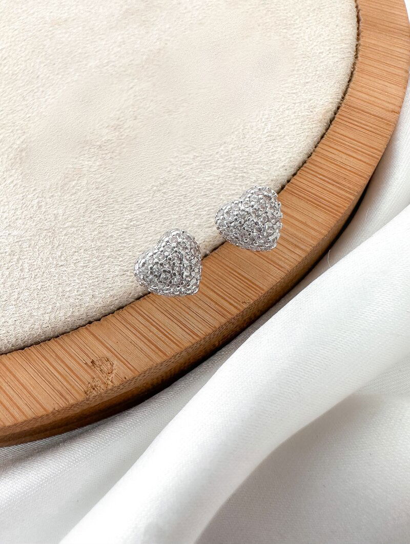 Brinco Folheado a Ouro 18k e Prata Coração Cravejado de Micro Zircônia