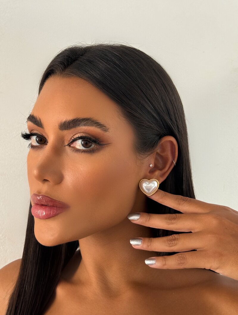 Brinco Folheado a prata Coração de Pérola com Borda Texturizada