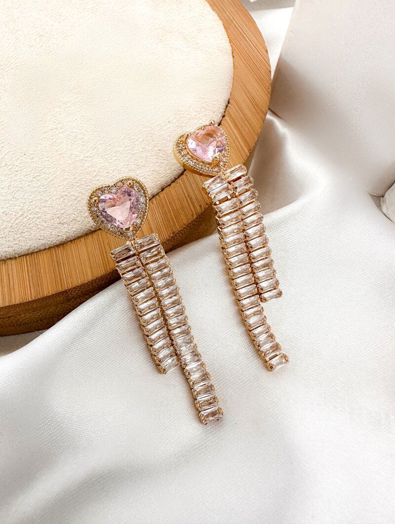 Brinco Folheado a Ouro 18k e Prata Coração de Zircônia com Navetes