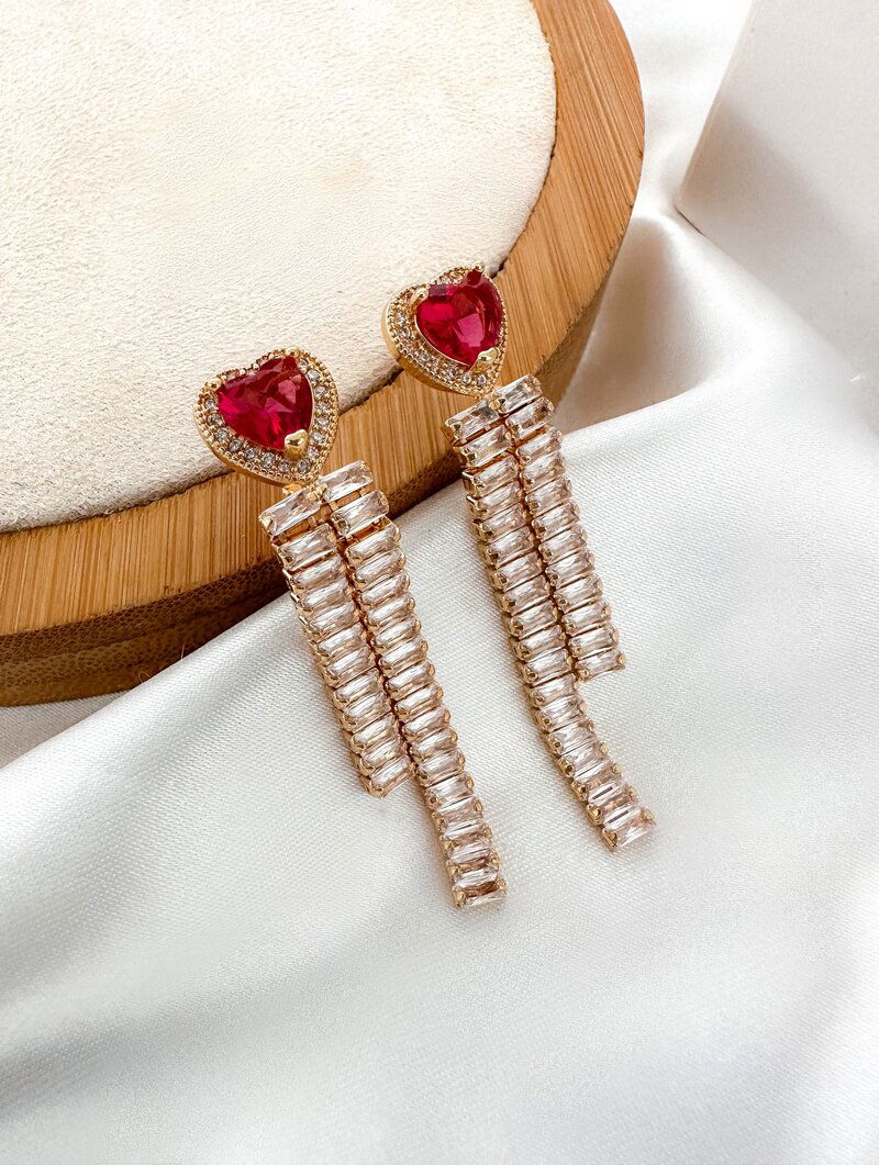 Brinco Folheado a Ouro 18k e Prata Coração de Zircônia com Navetes