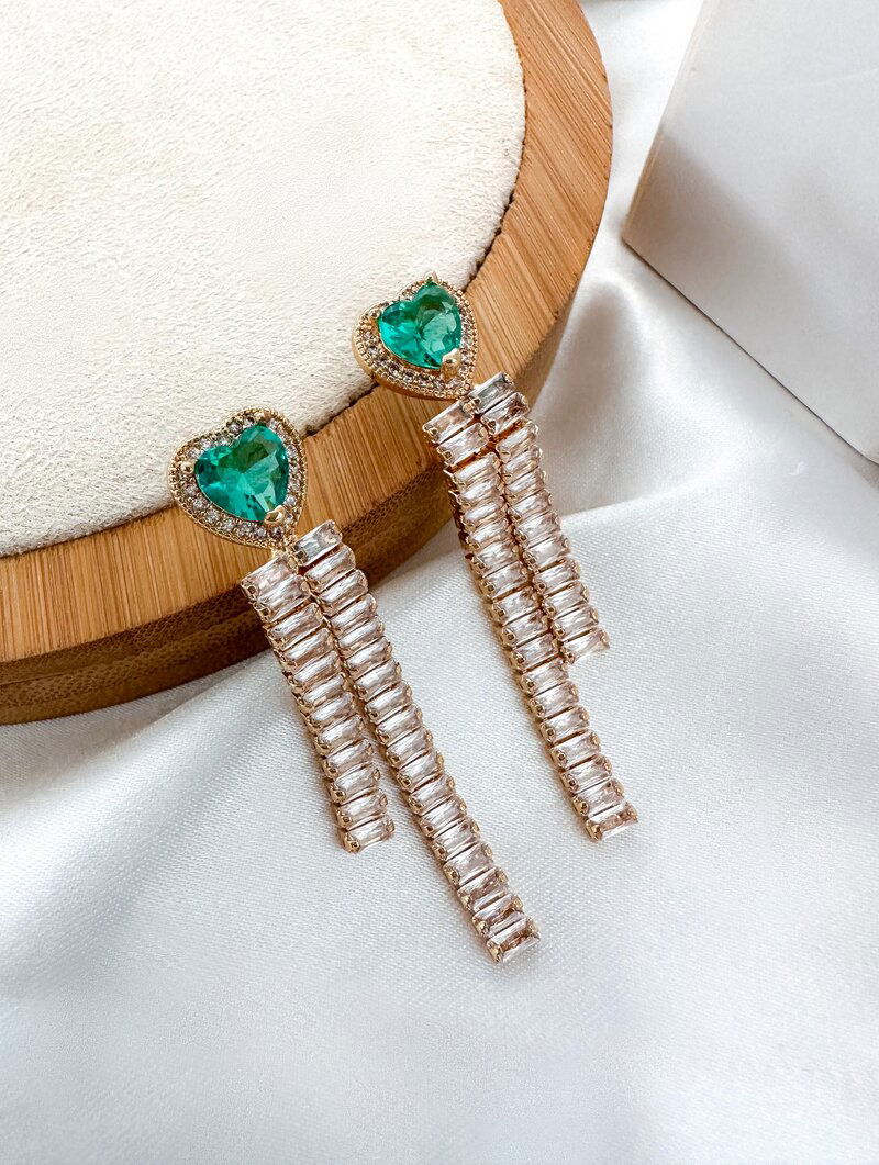 Brinco Folheado a Ouro 18k e Prata Coração de Zircônia com Navetes