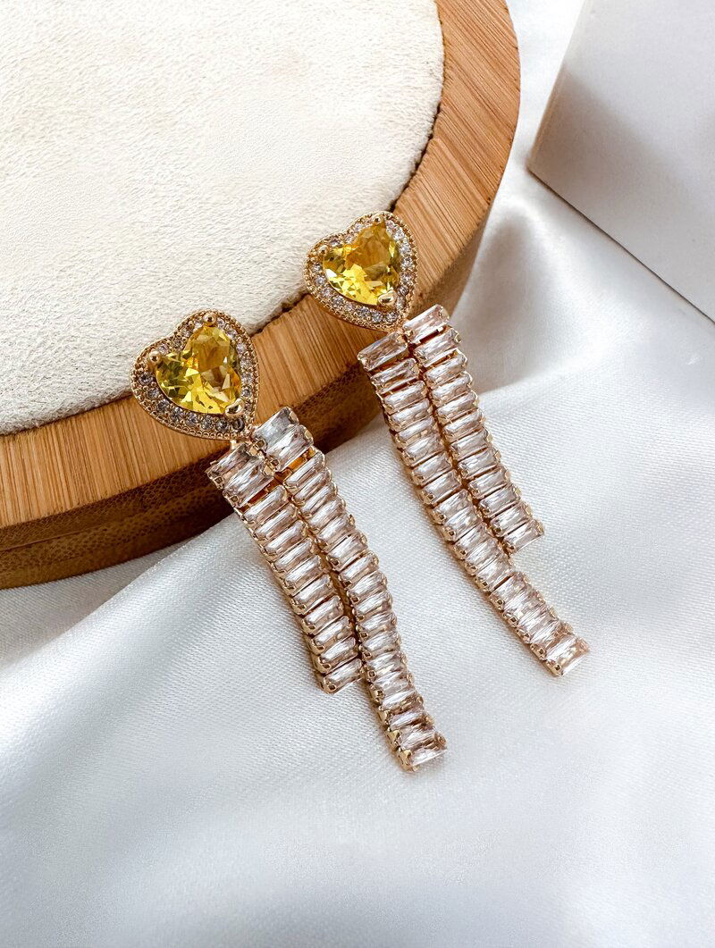 Brinco Folheado a Ouro 18k e Prata Coração de Zircônia com Navetes