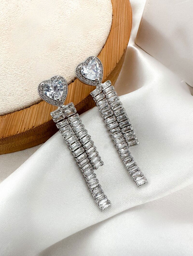 Brinco Folheado a Ouro 18k e Prata Coração de Zircônia com Navetes