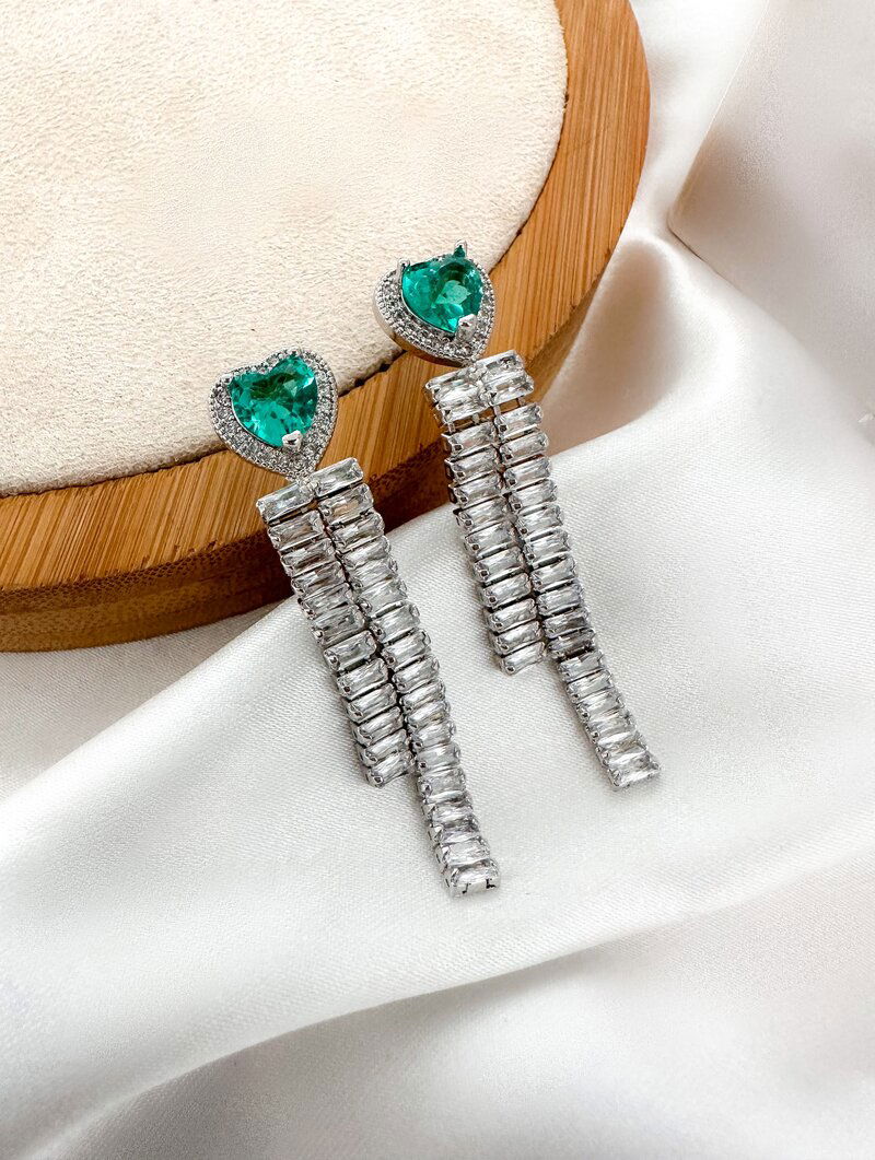 Brinco Folheado a Ouro 18k e Prata Coração de Zircônia com Navetes