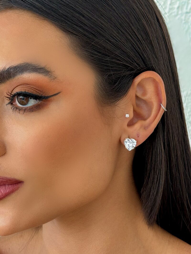 Brinco Folheado a Ouro 18k e Prata Coração de Zircônia Cristal