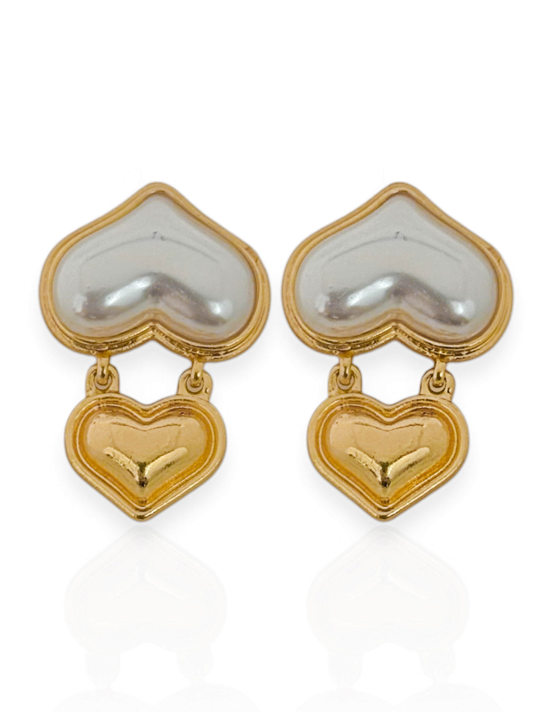 Brinco Folheado a Ouro 18k e Prata Coração Duplo Com Pérola Encapsulado