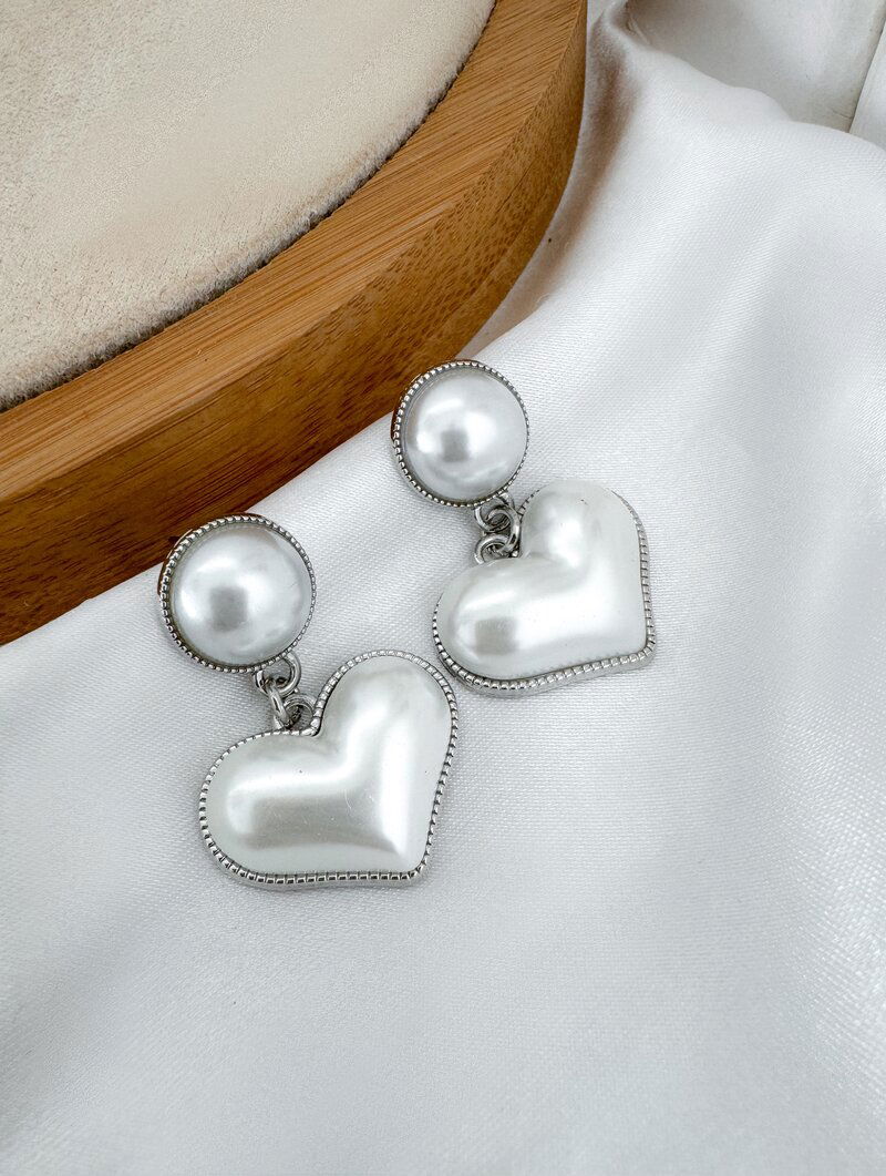 Brinco Folheado a Ouro 18k e Prata Coração e Ponteira de Pérola