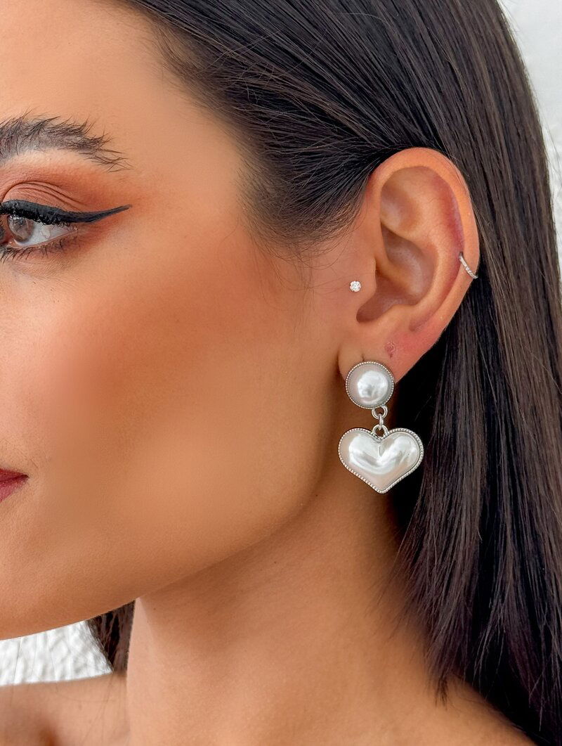 Brinco Folheado a Ouro 18k e Prata Coração e Ponteira de Pérola