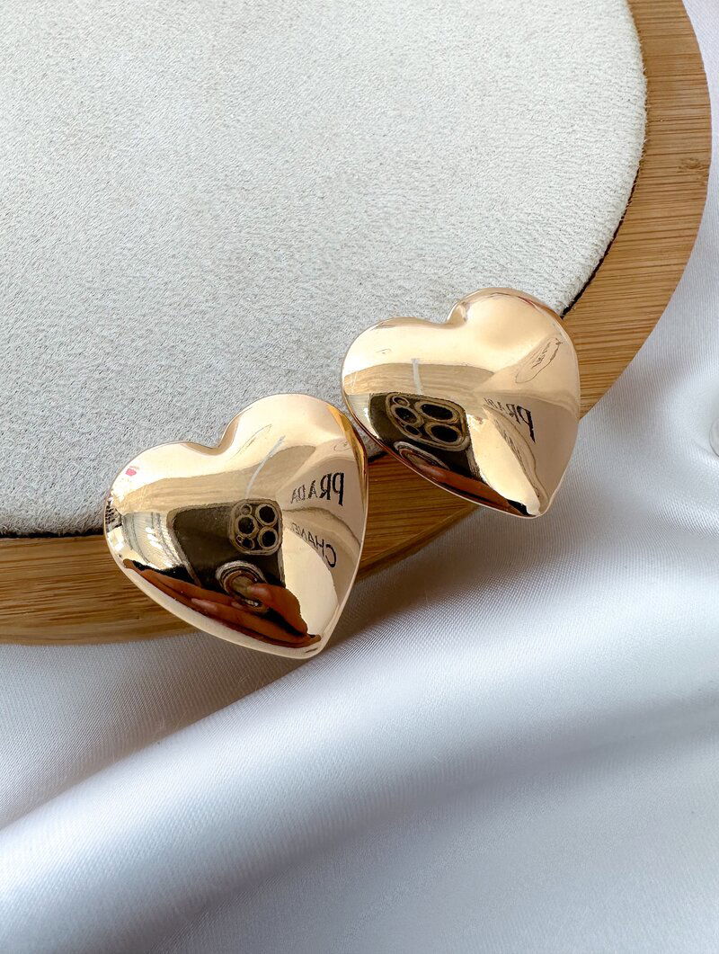 Brinco Folheado a Ouro 18k e Prata Coração Gordinho Liso