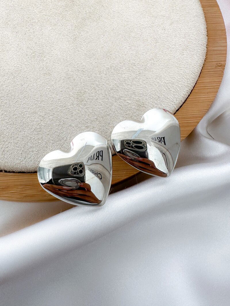 Brinco Folheado a Ouro 18k e Prata Coração Gordinho Liso