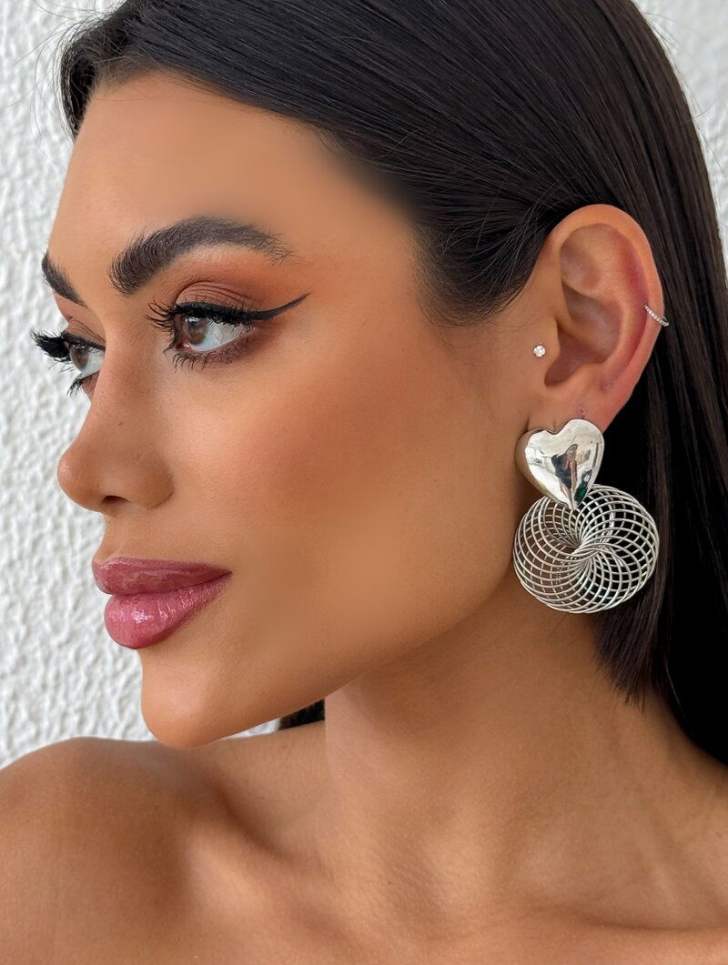 Brinco Folheado a Ouro 18k e Prata Coração Liso com Argola Fios Vazados