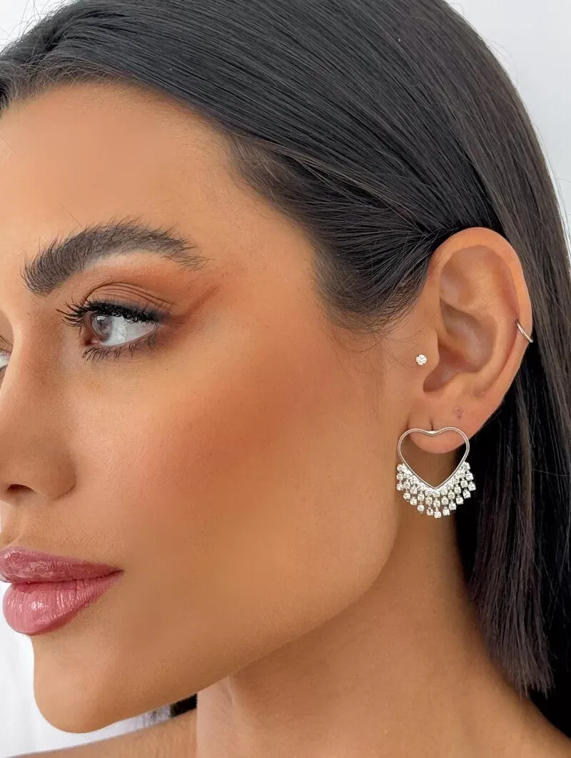 Brinco Folheado a Ouro 18k e Prata Coração Vazado com Franja de Micro Zircônias