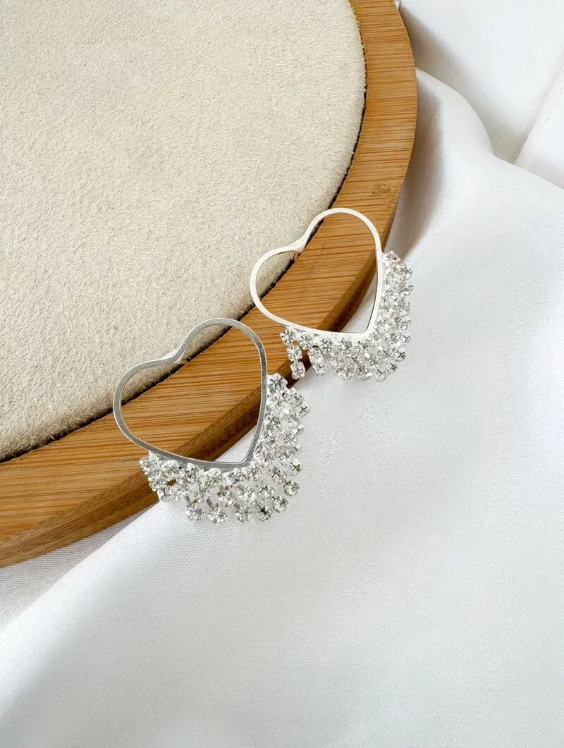 Brinco Folheado a Ouro 18k e Prata Coração Vazado com Franja de Micro Zircônias