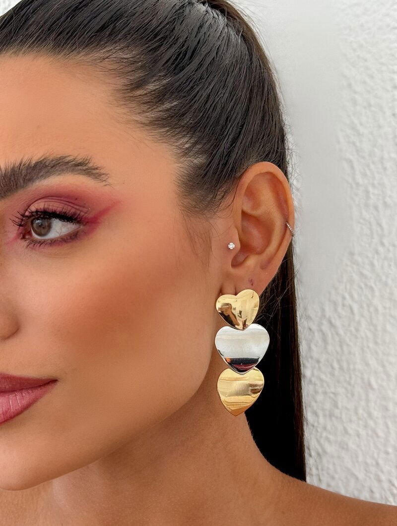 Brinco Folheado a Ouro 18k e Prata Corações Lisos