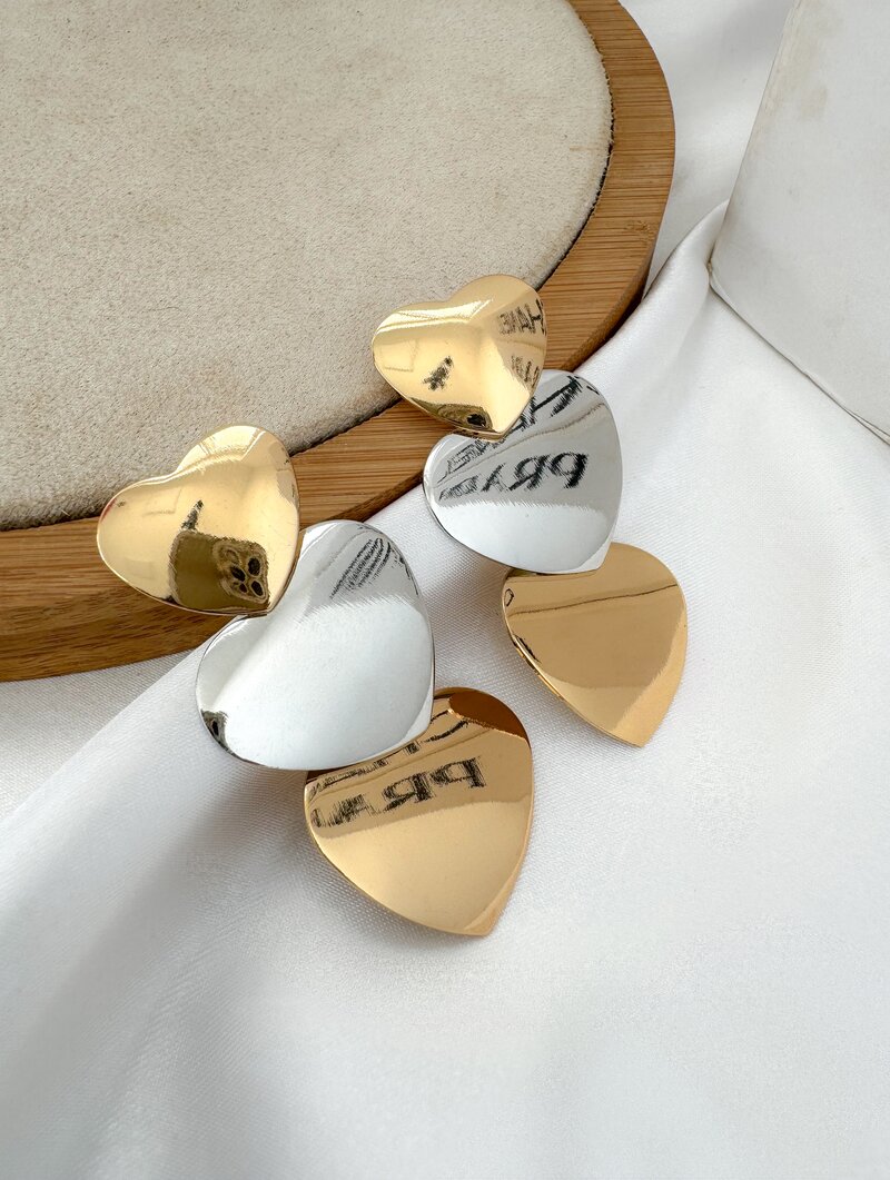 Brinco Folheado a Ouro 18k e Prata Corações Lisos