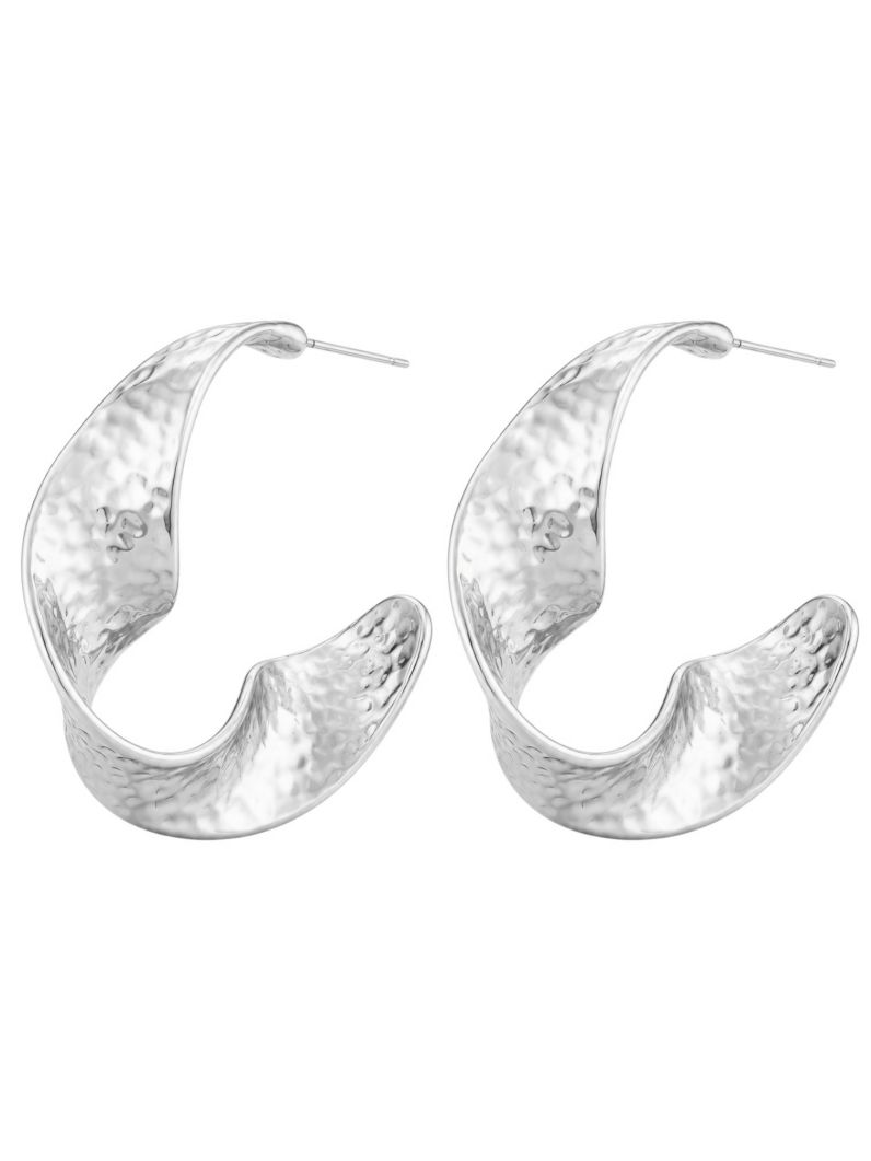 Brinco Folheado a Ouro 18k e Prata Curvado Martelado