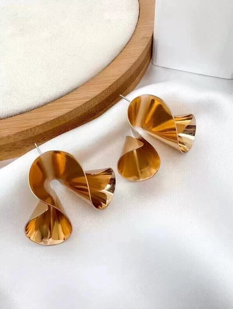 Brinco Folheado a Ouro 18k e Prata Design Aspiral