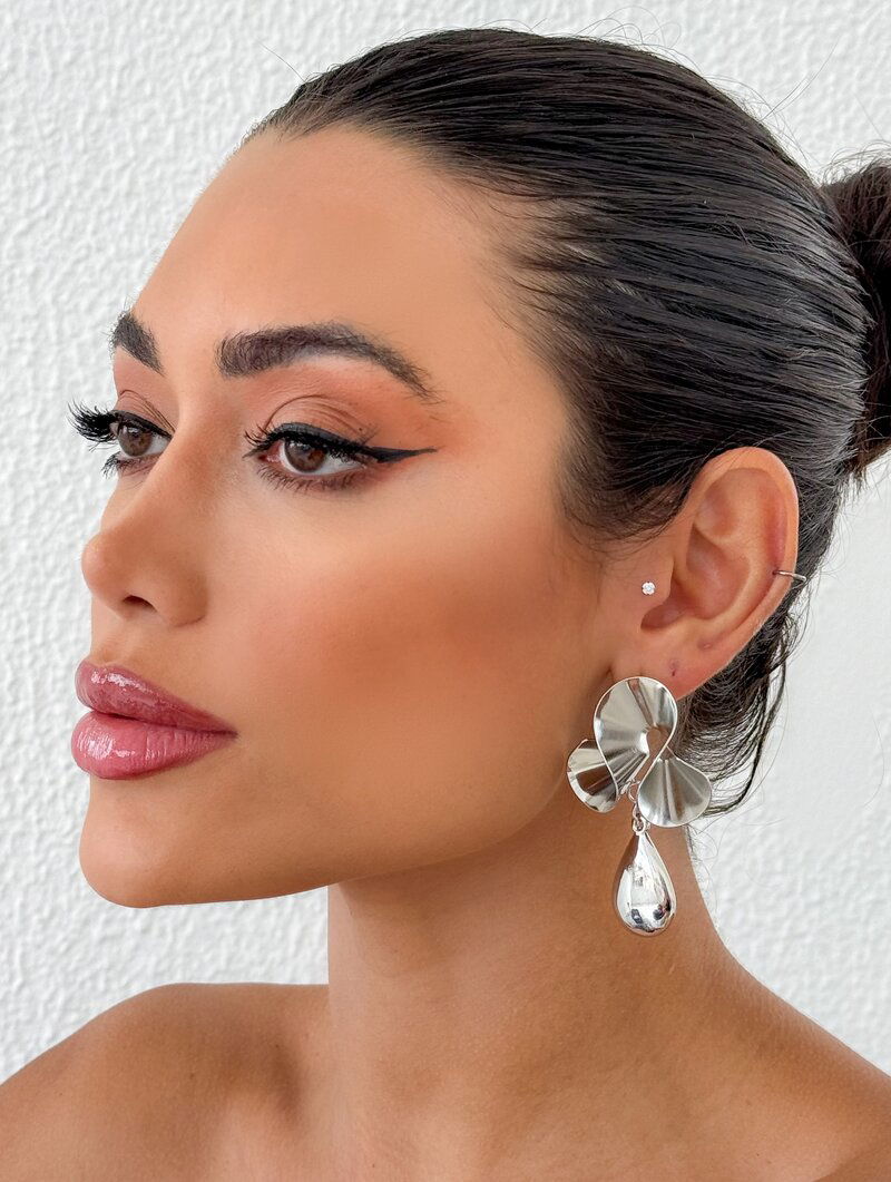 Brinco Folheado a Ouro 18k e Prata Design Aspiral com Gota Lisa