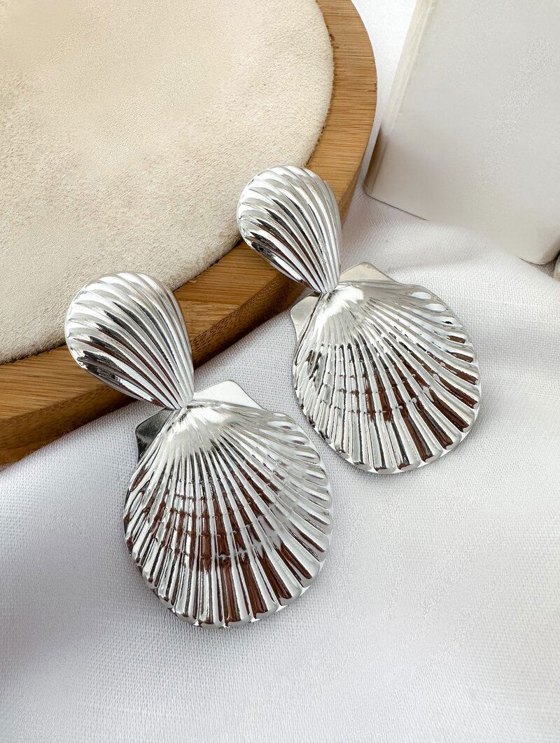 Brinco Folheado a Ouro 18k e Prata Design Concha com Ponteira