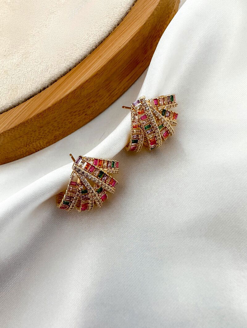 Brinco Folheado a Ouro 18k e Prata Design Concha Cravejada