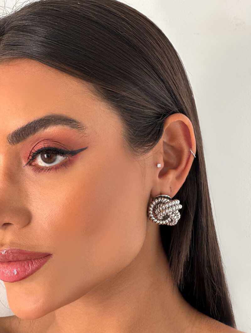 Brinco Folheado a Ouro 18k e Prata Design Entrelaçado