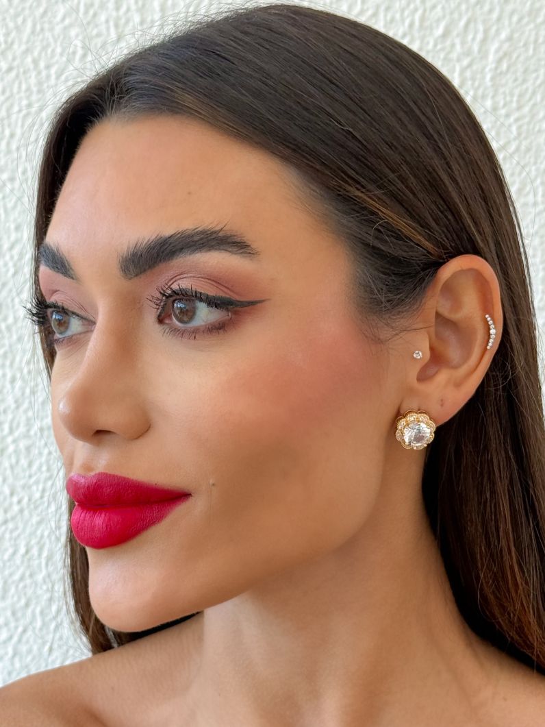 Brinco Folheado a Ouro 18k e Prata Design Flor Cravejado