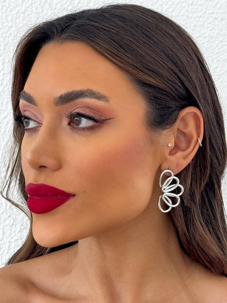 Brinco Folheado a Ouro 18k e Prata Design Flor Vazada