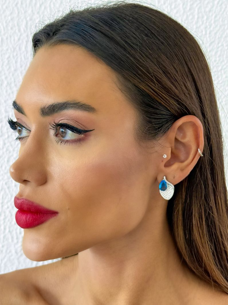 Brinco Folheado a Ouro 18k e Prata Design Folhas Cravejadas