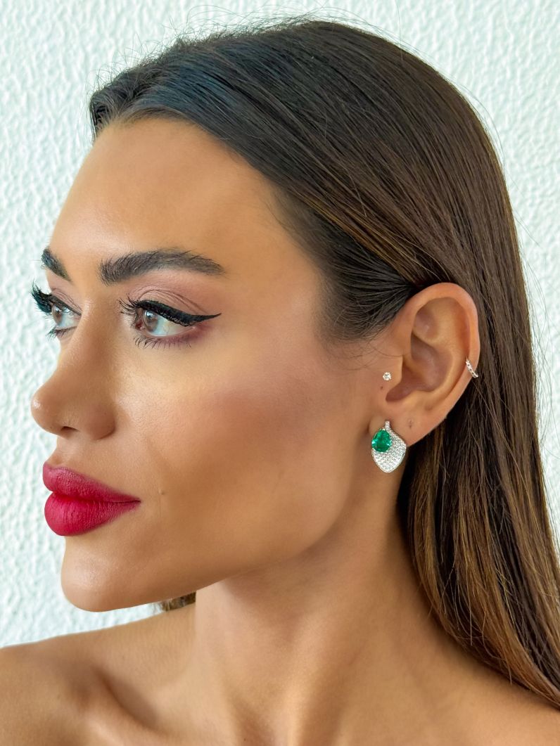 Brinco Folheado a Ouro 18k e Prata Design Folhas Cravejadas