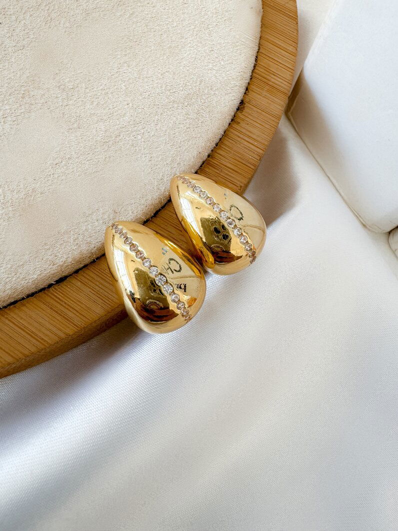 Brinco Folheado a Ouro 18k e Prata Design Gota com Fio de Zircônia