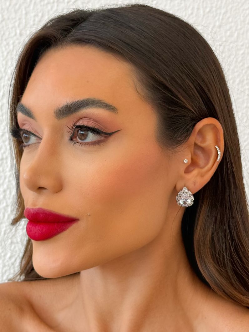Brinco Folheado a Ouro 18k e Prata Design Gota Trabalhada em Zirconias