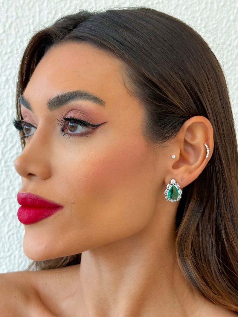 Brinco Folheado a Ouro 18k e Prata Design Gota Trabalhada em Zirconias