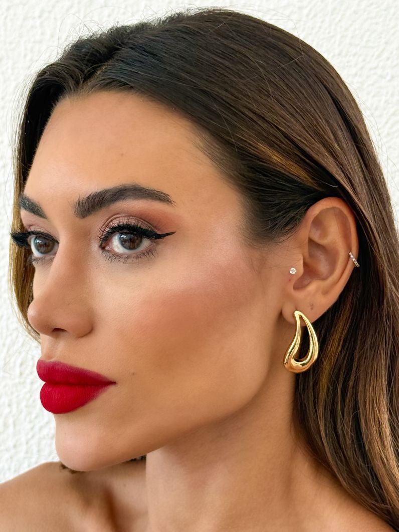 Brinco Folheado a Ouro 18k e Prata Design Gota Vazada