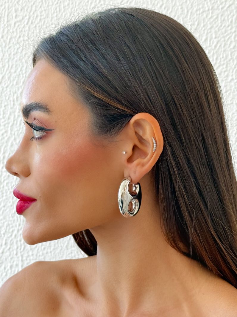 Brinco Folheado a Ouro 18k e Prata Design Moderno Vazado