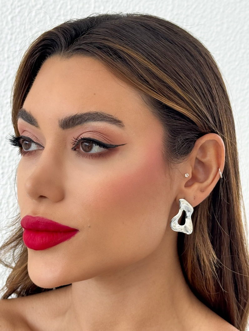 Brinco Folheado a Ouro 18k e Prata Design Organico Liso e Vazado