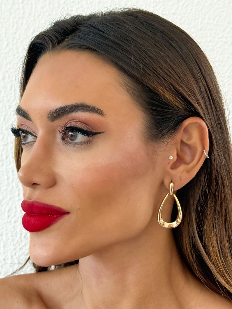 Brinco Folheado a Ouro 18k e Prata Design Ponteira de Gota Vazada