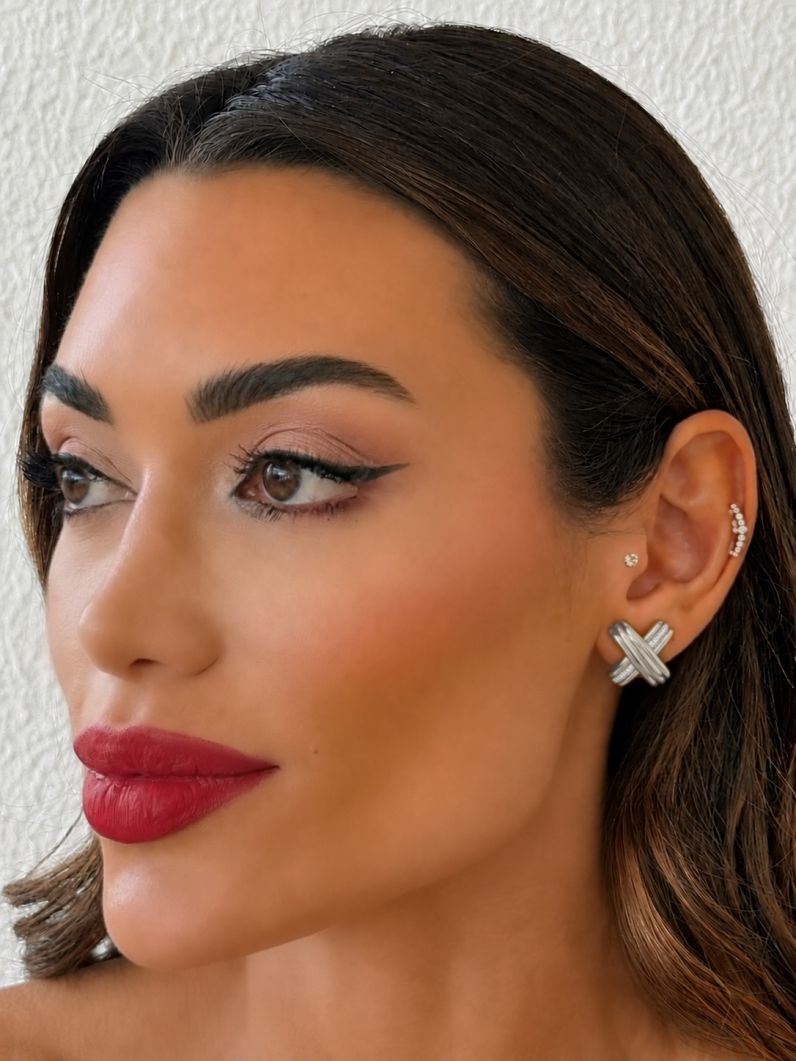 Brinco Folheado a Ouro 18k e Prata Design X Liso e Cravejado