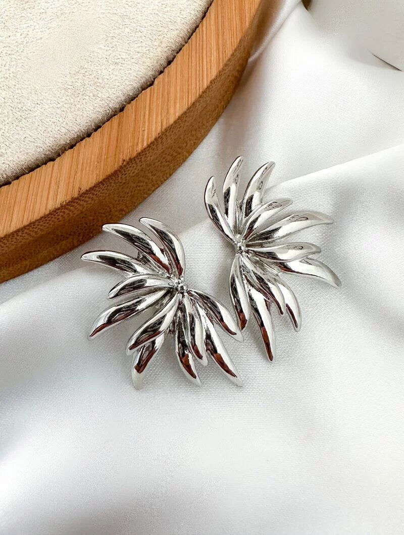 Brinco Folheado a Ouro 18k e Prata Desing Folhas Lisas