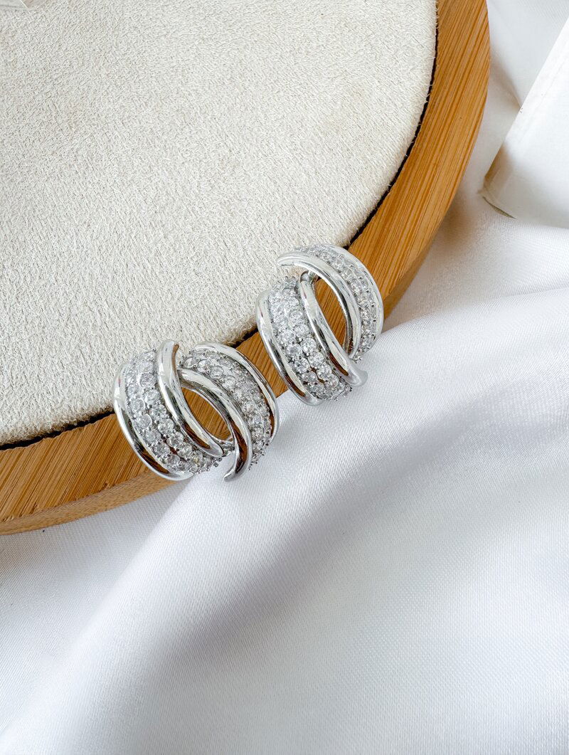 Brinco Folheado a Ouro 18k e Prata Dois Fios Cravejados com Micro Zircônia