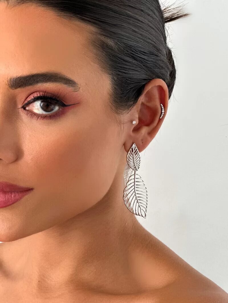 Brinco Folheado a Ouro 18k e Prata Duas Folhas Vazadas