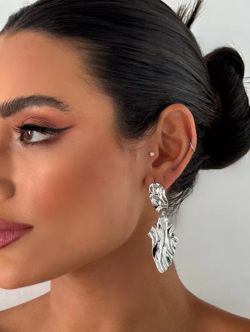 Brinco Folheado a Ouro 18k e Prata Duplo Orgânico Martelado