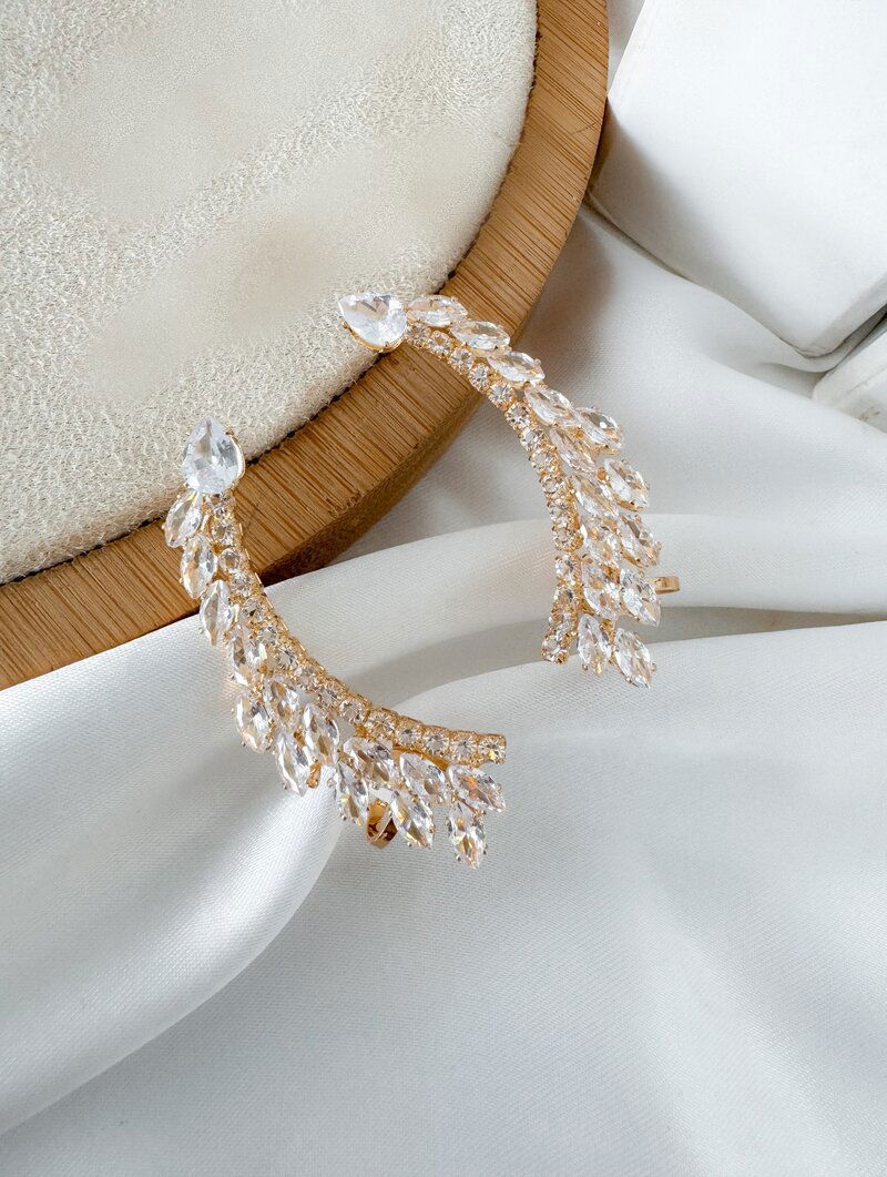 Brinco Folheado a Ouro 18k e Prata Ear Cuff com Fio Cravejado e Zircônias