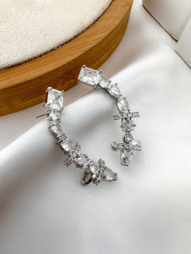 Brinco Folheado a Ouro 18k e Prata Ear Cuff com Pedraria